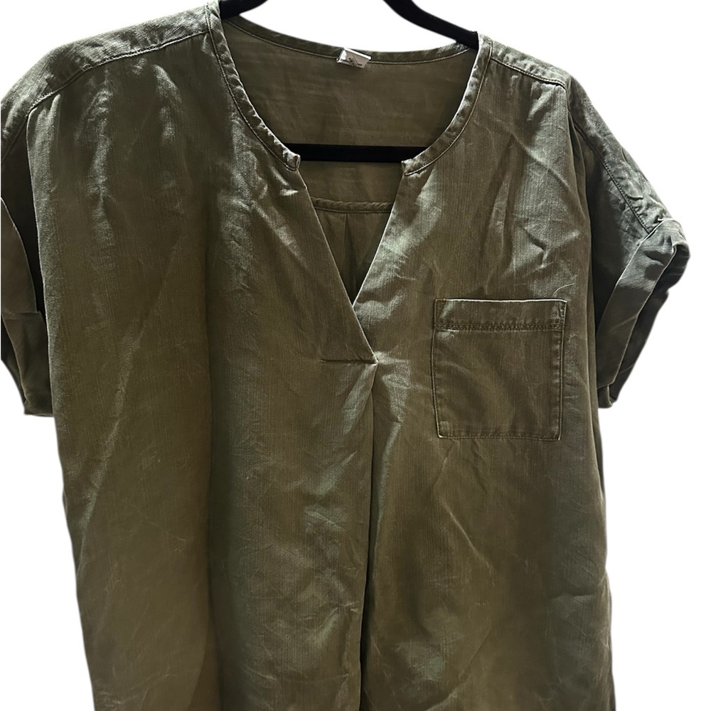 Old Navy woman Short Sleeve Shirt - Army Green
